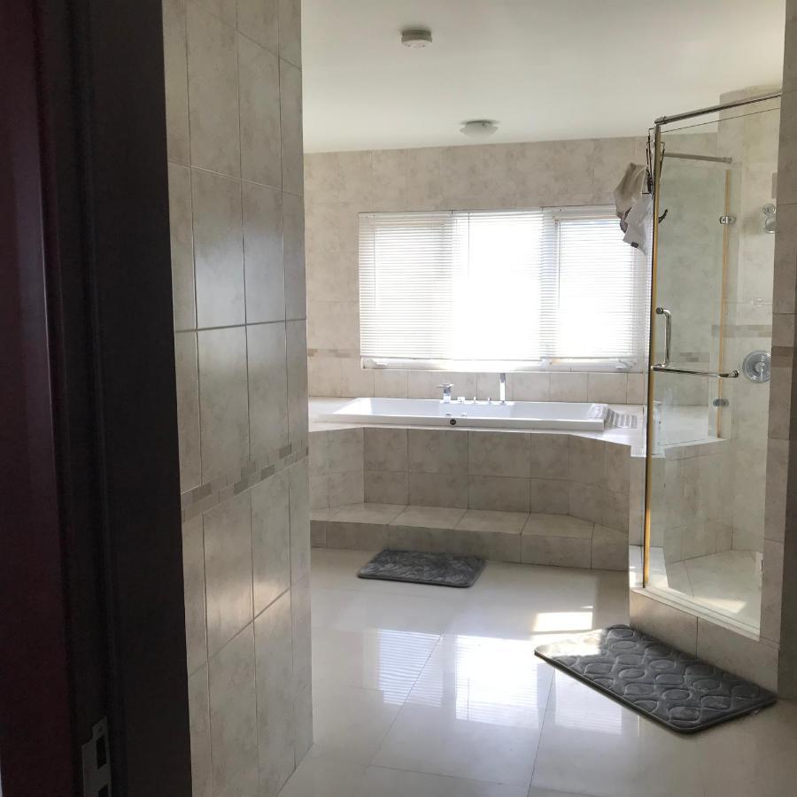 Alexanders Penthouse On The Beach Ocho Rios Exteriör bild