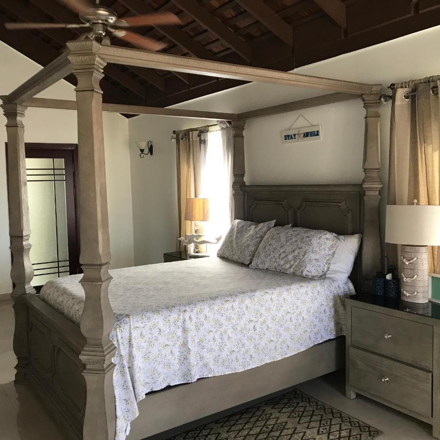 Alexanders Penthouse On The Beach Ocho Rios Exteriör bild