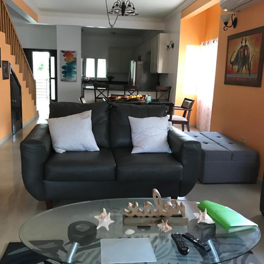 Alexanders Penthouse On The Beach Ocho Rios Exteriör bild
